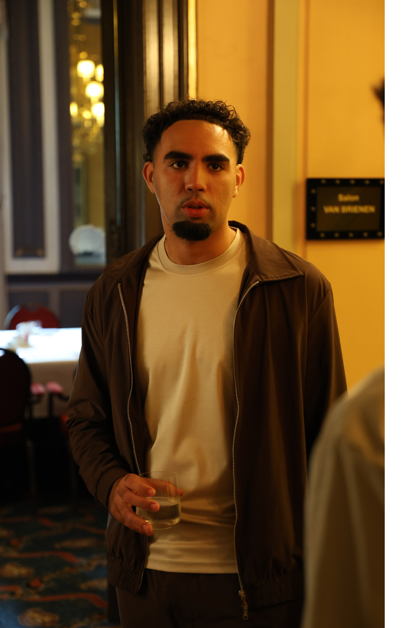  Comfort met karakter. Essentials die klasse combineren met vertrouwen en gemak.